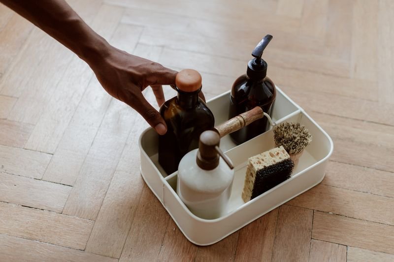 Storage organiser caddy holding cleaning and sink supplies